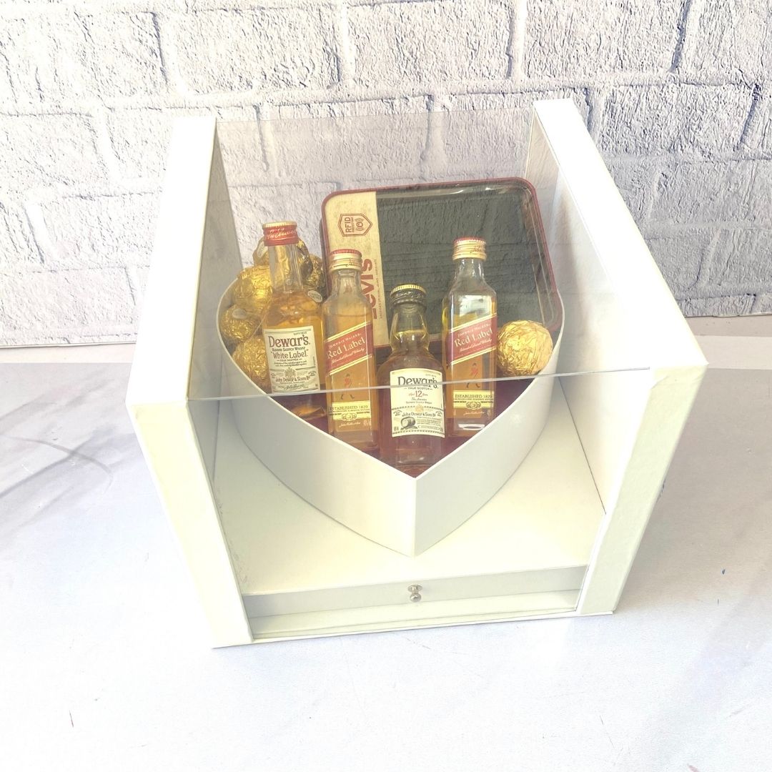 Caja corazon para caballero con bebidas y cartera de hombre