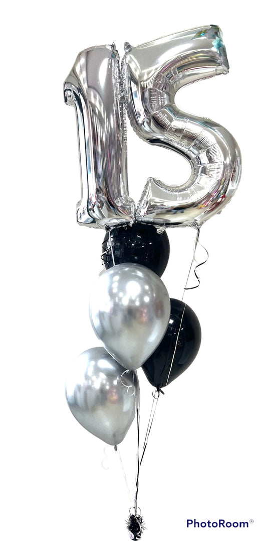 Número 15 plateado mediano