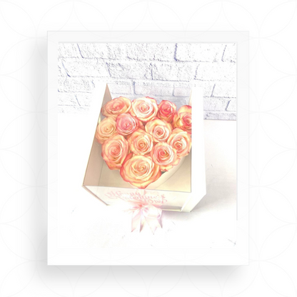 Arreglo de flores en caja corazon blanca con gaveta