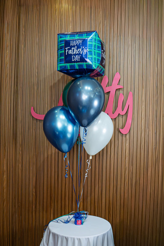 Ramo de globos "Happy Father's Day" con patrón a cuadros