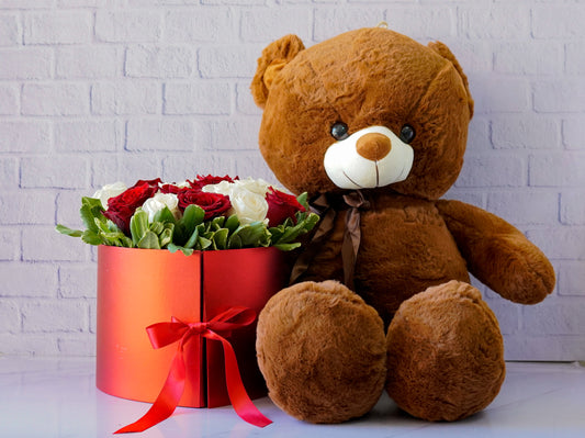 Arreglo de Flores & Chocolates Ferrero Rocher caja de corazón plateada