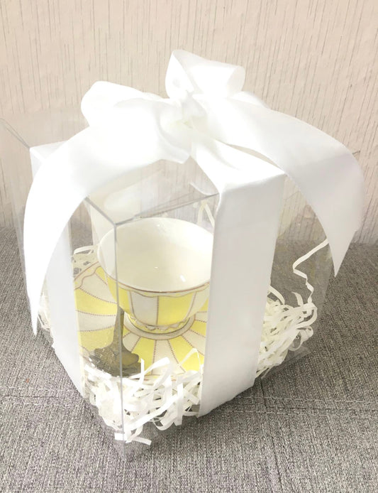 Taza pequeña en caja transparente